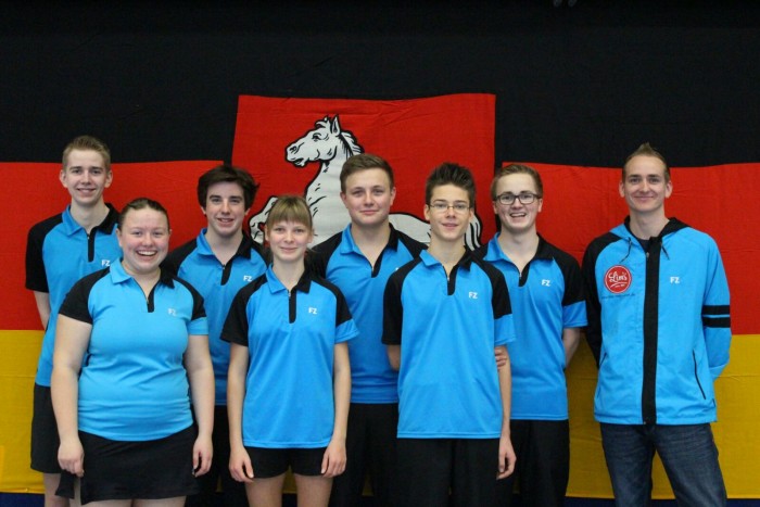 Das U19-Team: Nils, Meyer, Josephine Dau, Tobias Peter, Patricia Reu, Jonah Schulz, Moritz Koch, Enrico Jakobi und Coach Julian Hildebrandt.