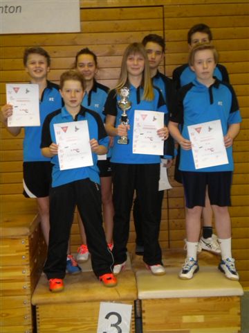 Das Bronze-Team (v.l.n.r.): Hannes Weinholz, Marvin Koch, Lea Schaar, Patricia Reu, Marcel Czaya, Jonas Weidemann und Niklas Cebulski (verdeckt).
