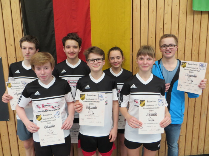 5ter Rang (v.ln.r.): Niklas Cebulski, Jonas Weidemann, Marcel Czaya, Hannes Weinholz, Lea Schaar, Patricia Reu und Coach Enrico Jakobi.