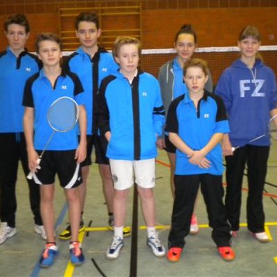 Das Bronze-Team: Hannes Weinholz, Marvin Koch, Lea Schaar, Patricia Reu, Marcel Czaya, Jonas Weidemann und Niklas Cebulski (verdeckt).